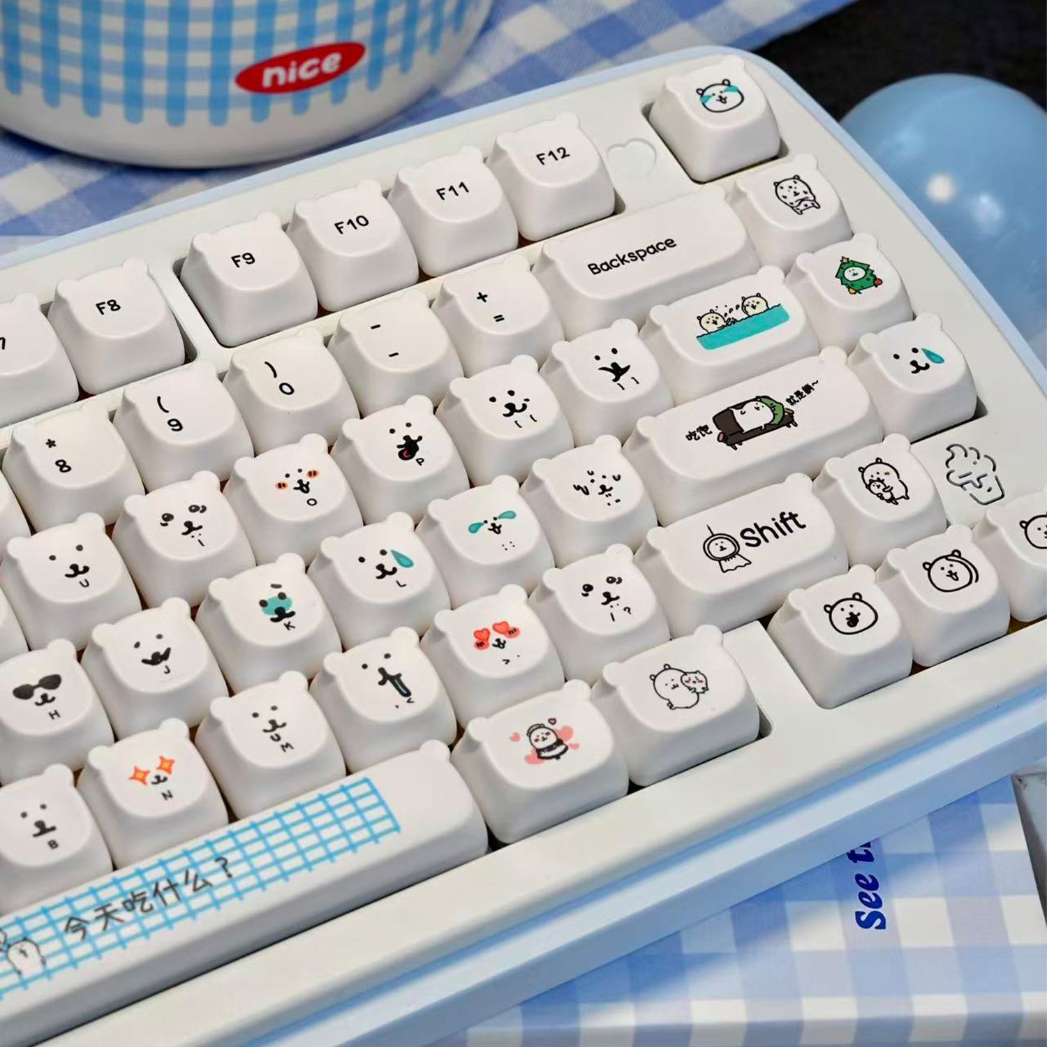 Gaming Accessories Japan - かわいい漫画風ジョークベアPBTキーキャップEAO高さ耐摩耗性キーキャップ、磁気軸ゲーミングキーボード60/65/75/87キー対応、可愛い