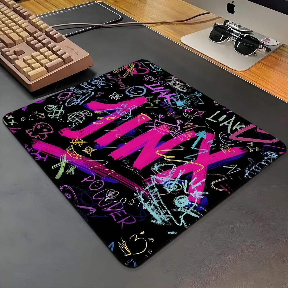 Jinx Gaming Accessories - アークイン・リーグ L-LOL ジンクス マウスパッド 漫画風ラバー製小型マウスパッド デスクトップコンピューター